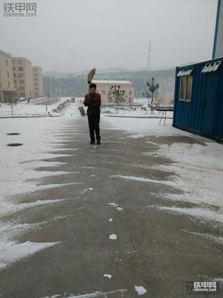 下雪了白茫茫一片
