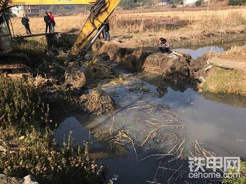老板說我太沒經(jīng)驗，在工地上不是聽工地老板的嗎？