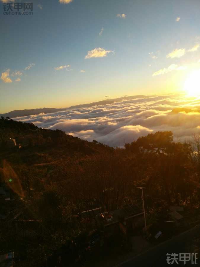 欲穷大地三千界，还需登峰八百盘。