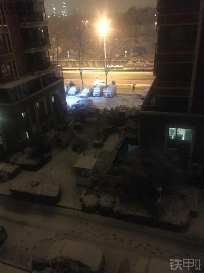 南京迎來新年第一場大雪，上班去嘍，不知挖機乍樣了