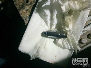 卡特305.5D旋轉(zhuǎn)慢無力，推土鏟頂機子不起