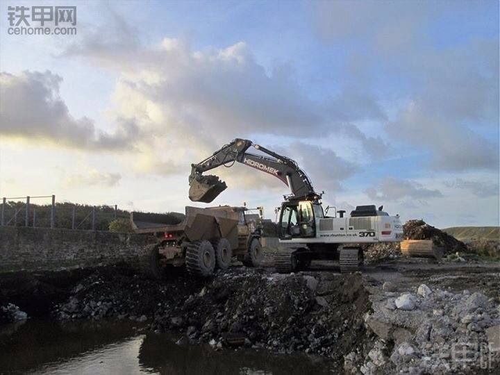 海德寶萊 HMK370LC開挖溝渠