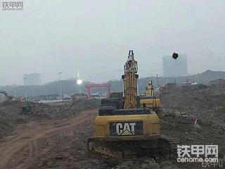 18台卡特挖机电脑版集体被盗 老板哭晕在厕所
