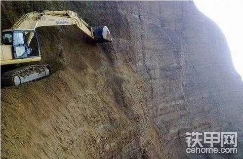 開的是挖機(jī)，承受的壓力超過開飛船的！