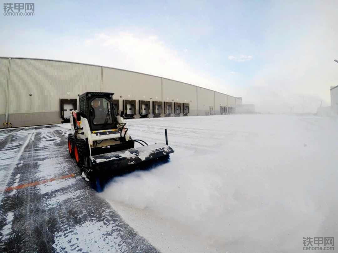 國產(chǎn)山貓來掃雪！