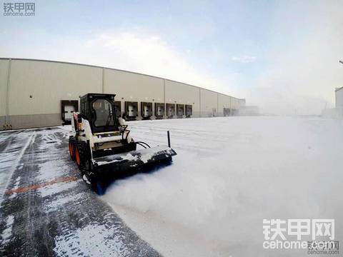 国产山猫来扫雪！