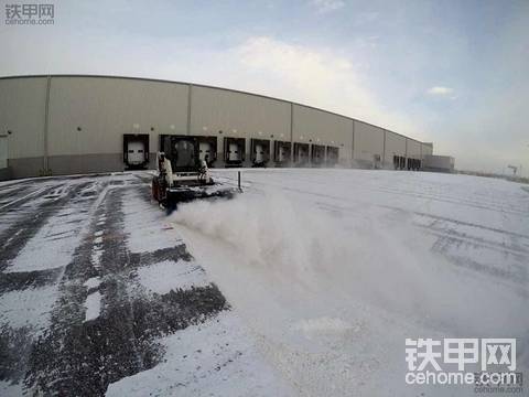 国产山猫来扫雪！