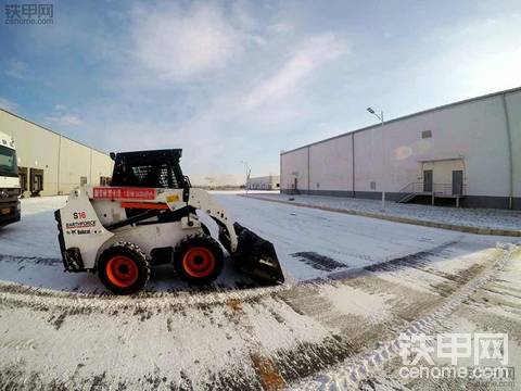 国产山猫来扫雪！