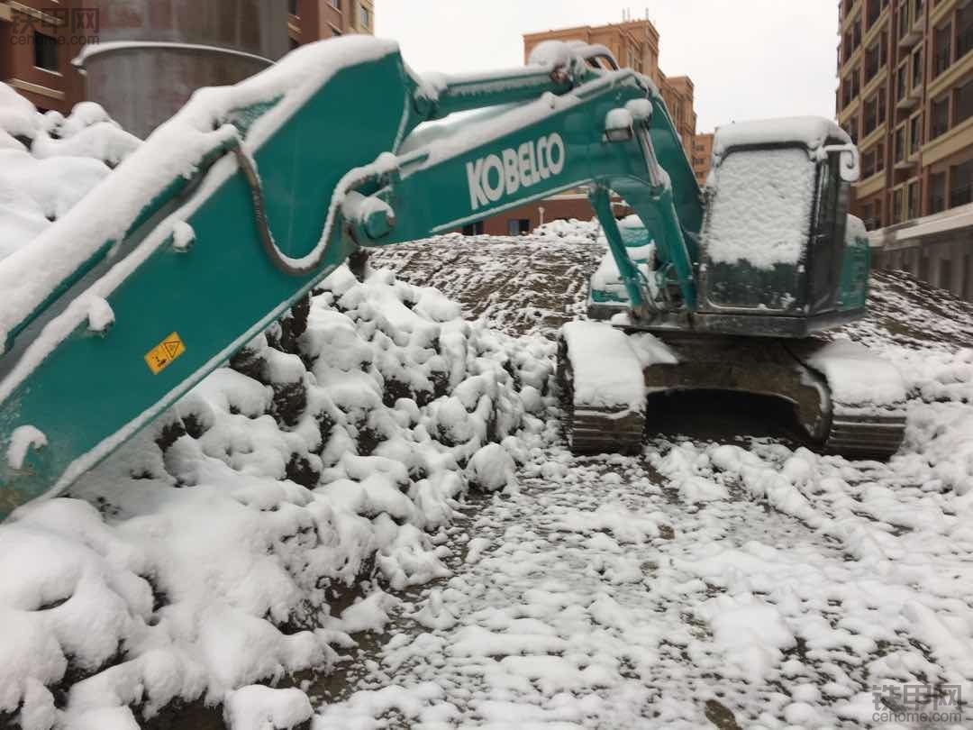 這天好干活嗎？第一次看見這么大的雪