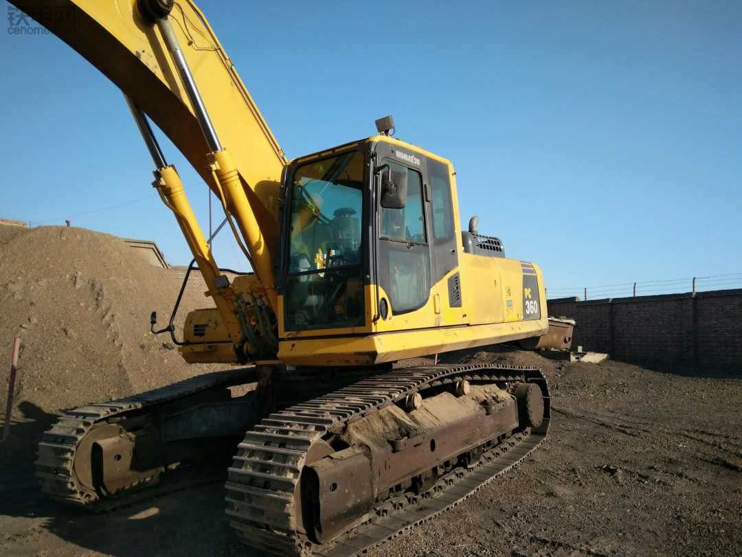 小松360/8mo挖机3000多小时无故喷机油小松如何让