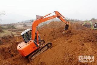11年的老司机跟大家探讨挖机上下坡技巧