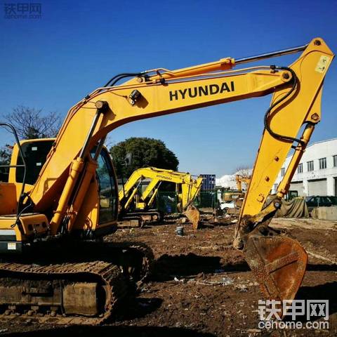 現(xiàn)代 R275LC-9T 二手挖掘機(jī)價(jià)格 52萬(wàn) 5500小時(shí)