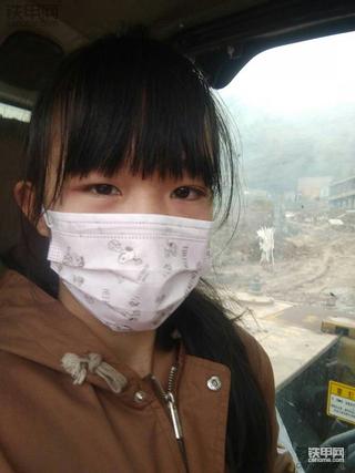 16岁小姑娘离家出走学挖机 到处都有老SE鬼