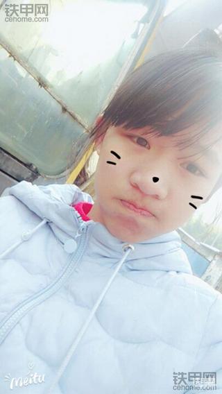 挖机小妹遇上变态师傅 差点羊入虎口