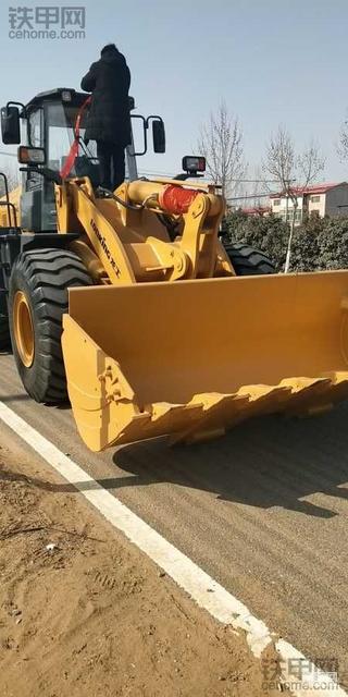 閑著沒事買個(gè)鏟車玩玩，年底怒提龍工ZL50NC裝載機(jī)