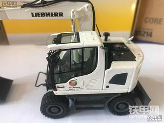 机械小白模型梦（5）400块可提车 白色涂装利勃海尔A918轮式挖掘机模型