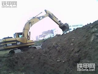 贫困让我咬牙坚持 回顾十年前学挖机辛酸历程