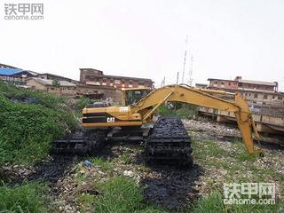 海外靓机:卡特322C水陆两栖挖机