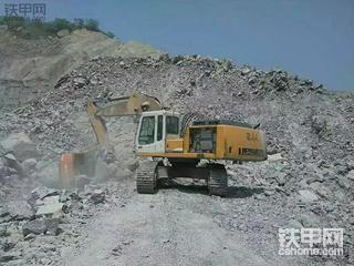 【我在礦上開挖機(jī)】優(yōu)點(diǎn)讓人省心、缺點(diǎn)容易致命 試駕利勃海爾挖掘機(jī)