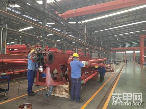 响箭重工因高端品质与精细服务占领2108年小臂架泵车市场