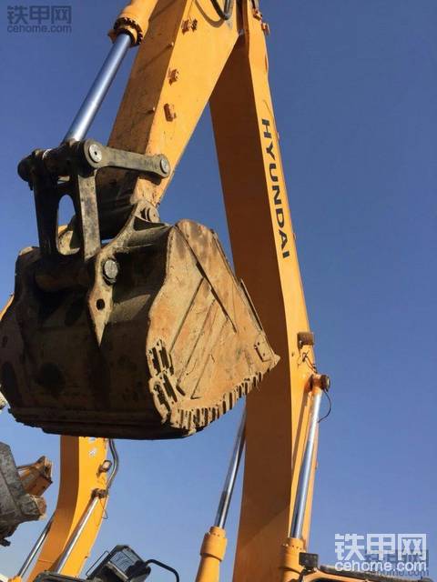 現(xiàn)代 R305LC-9T 二手挖掘機(jī)價(jià)格 60萬 4300小時(shí)