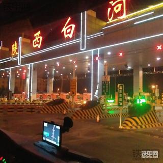 买挖机历尽千辛万苦，提醒：买二手机一定提前找拖车