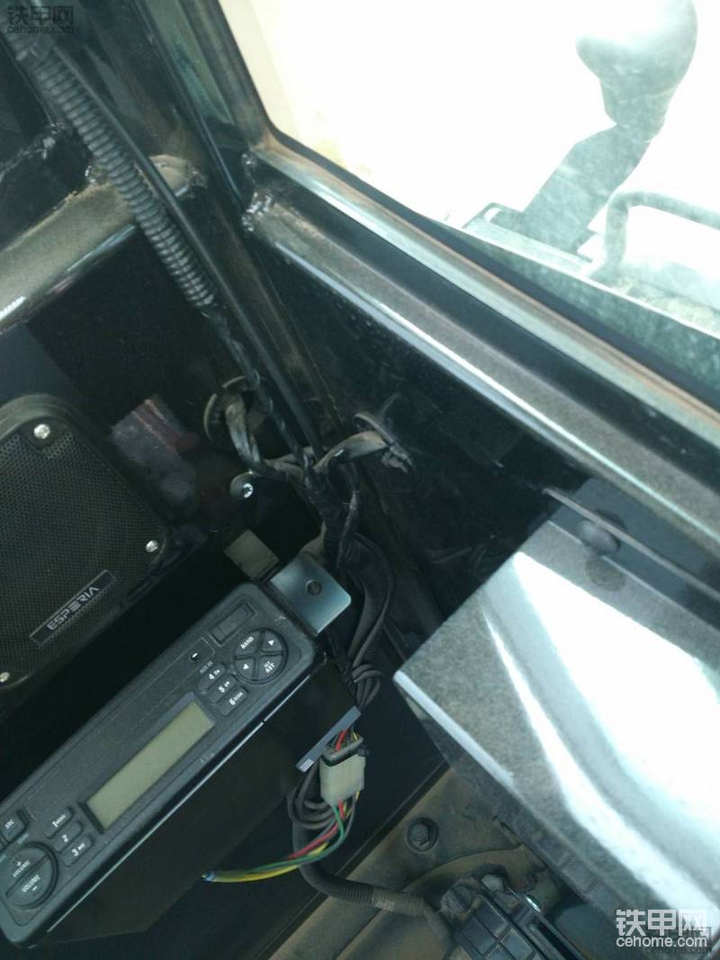 【我的维修故事】之巧改卡特E2系列小挖收音机天线-帖子图片