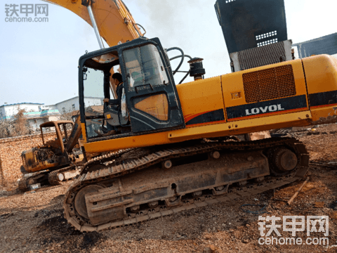 雷沃330，12年的5000小时，能值多少钱