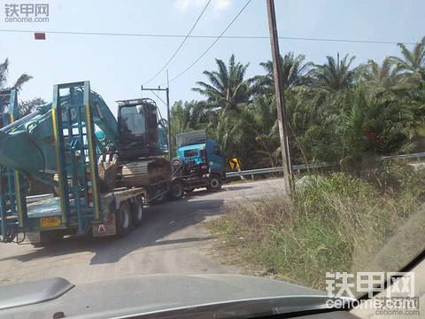 日野牽引車(chē)?yán)习遘?chē)