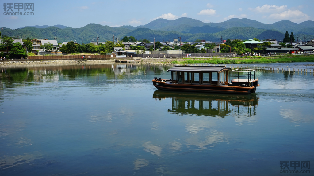 这里是日本京都的岚山脚下