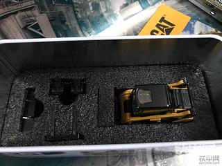 机械小白玩模型（13）这台卡特滑移只卖150 还送一个驾驶员！