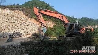 防火防盗防事故 下班把挖机停到安全的地方