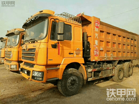 后八輪工程車