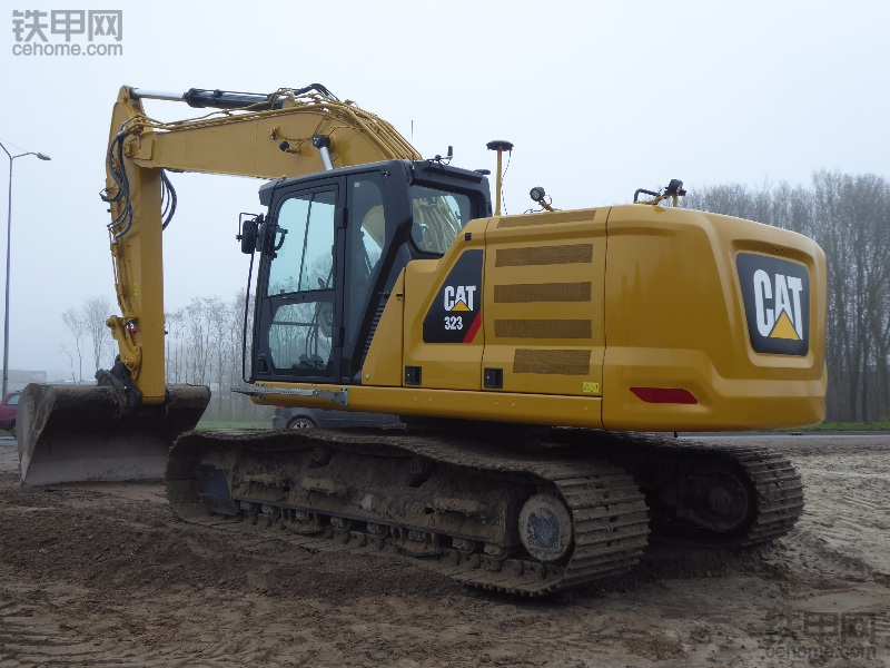 CAT 323