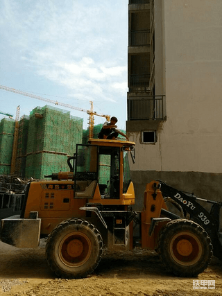 动作协调！手柄轻！我的临工60小挖1300小时使用报告