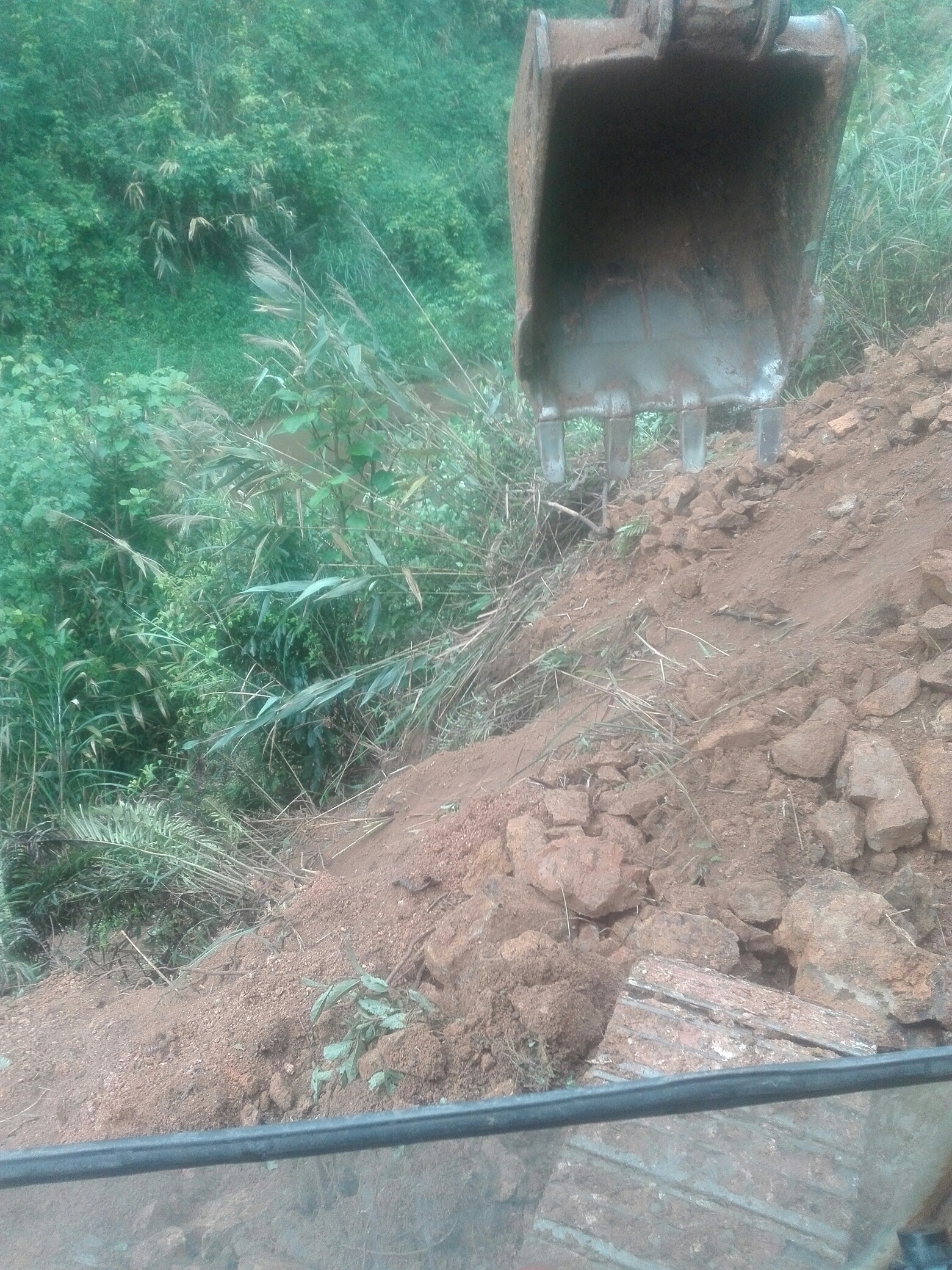 這樣的開山路需要多少錢一米