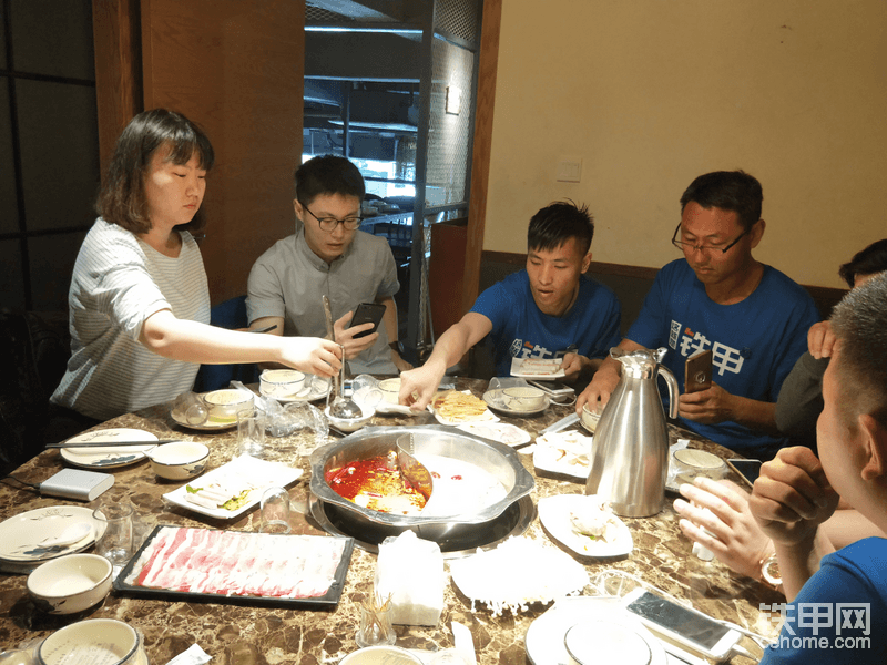閔令鳳，邵禹銘，小威，宏宏火火<img class="smiley" src="/img/smiley/new/tiejia1.gif"><img class="smiley" src="/img/smiley/new/tiejia1.gif">