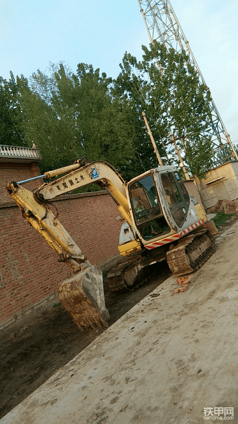 小車(chē)吹完散熱系統(tǒng)以后，溫度自然就下來(lái)了，以后有水管的時(shí)候再用水沖一下就更沒(méi)問(wèn)題了，總而言之，老車(chē)就是要勤收拾一下，收拾收拾還能賺錢(qián)