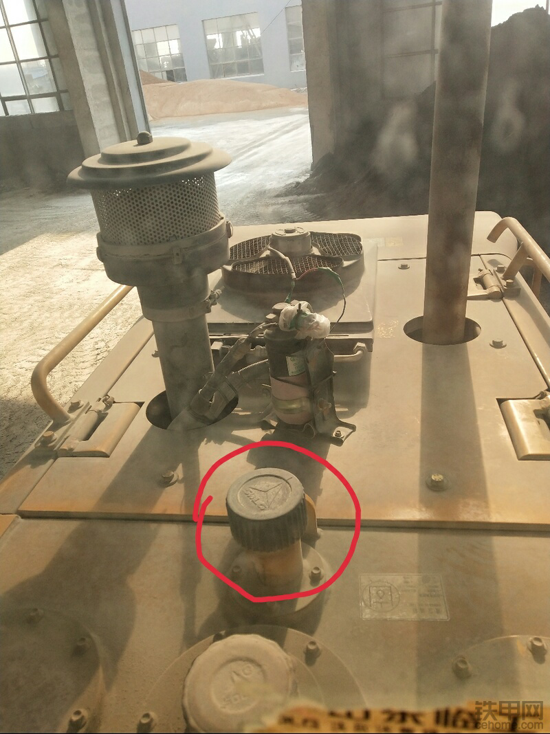 临工936临工铲车液压油换气过滤器进水怎么办?