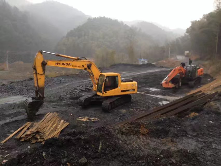 開(kāi)挖機(jī)的辛酸史，17歲獨(dú)自闖江西