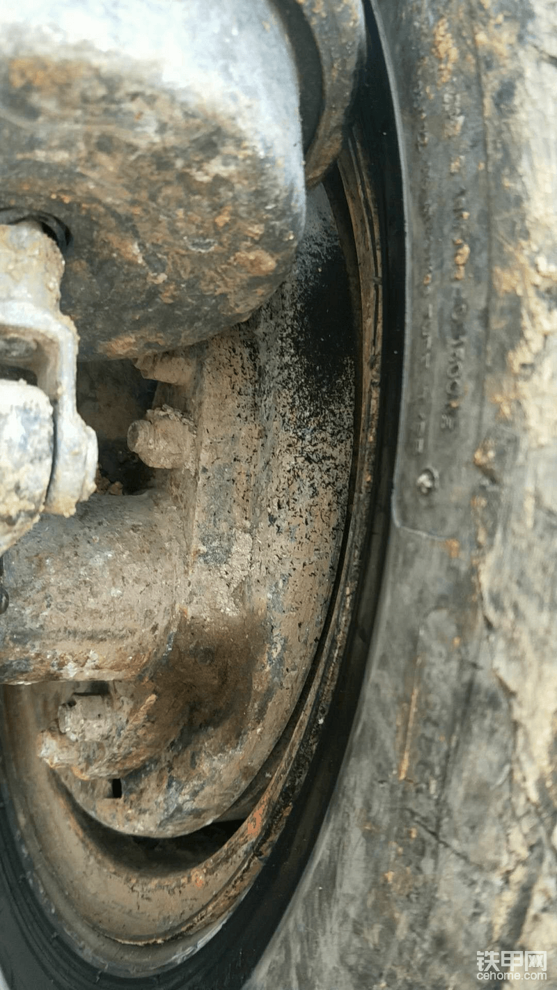 轮胎有磨损，最先不知道是什么问题，