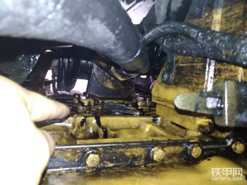 懶人搞維修（3）：卡特329D機油管座漏油-帖子圖片