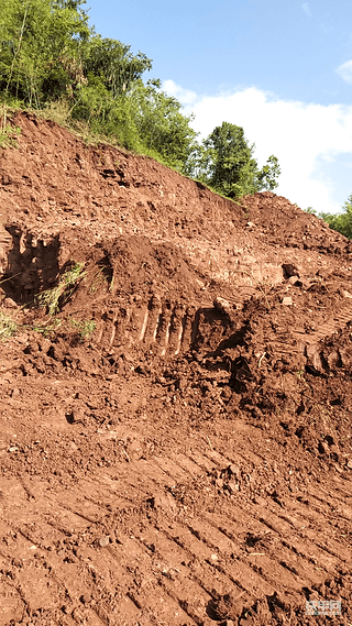 继续挖地基