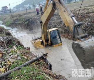 11年老司機(jī)分享：雨季挖掘機(jī)停放注意事項(xiàng)