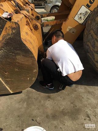 本想出去泡妞，結(jié)果只能苦逼的通銷子！