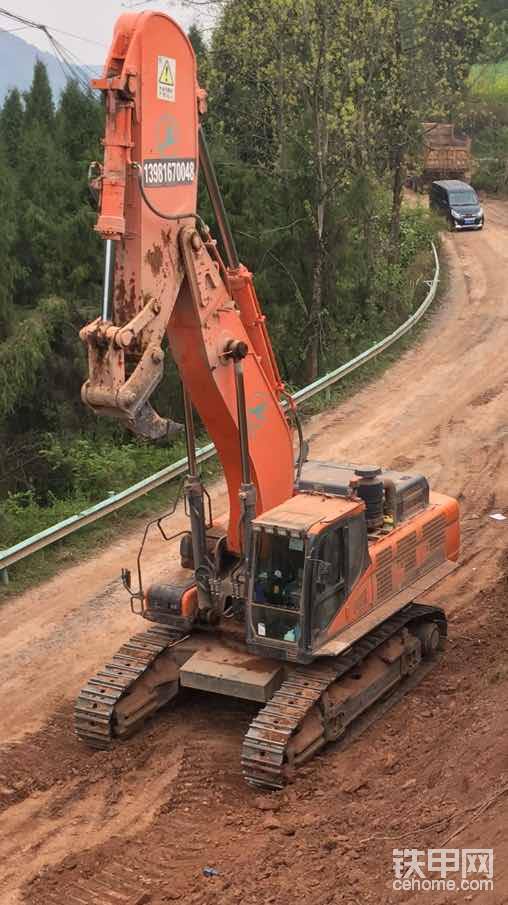 如今剛好一年，車(chē)洗了和新車(chē)一樣，整個(gè)車(chē)身沒(méi)有一點(diǎn)擦掛，畢竟開(kāi)了10年的機(jī)器了