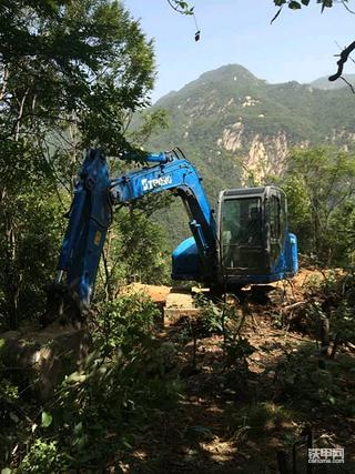 修山路太惊险了！恒天九五差点掉下去