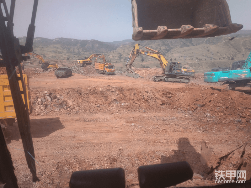 平度挖掘机司机工资多少