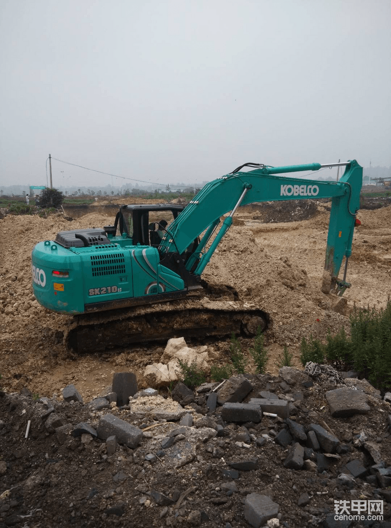 三年都没拿到钱的一次代班…之神钢210lc-10!