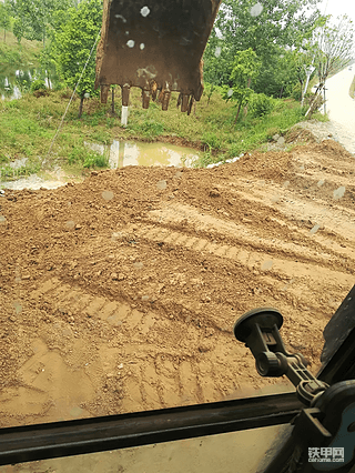 【勇者无畏】建设管道遇流沙 开挖机拯救塌方